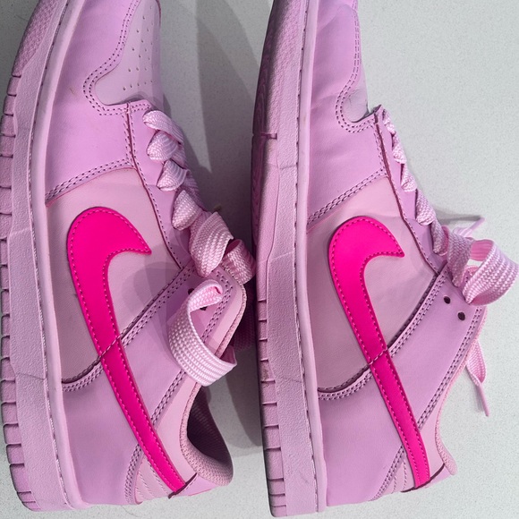 Nike Dunk Low triple pink “Barbie” sneakers- fits women sz 8.5 - Picture 2 of 11